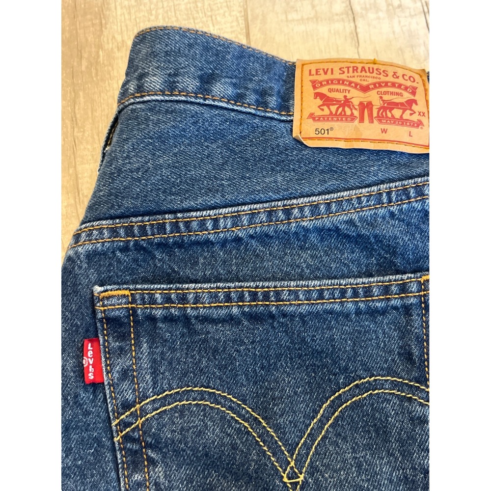Levis 501 Original High Rise Denim Shorts Medium Wash Button Fly Womens Size 31